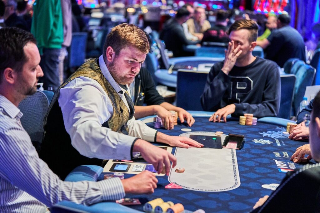 Players Treat Dealers in bad and good ways